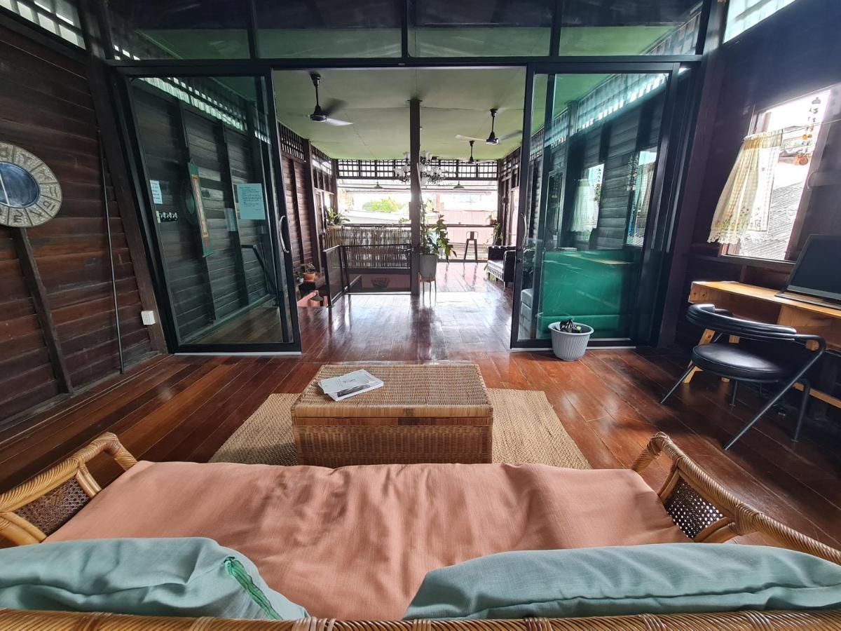Non House Bangkok บ้านนอนโฮสเทล Luaran gambar